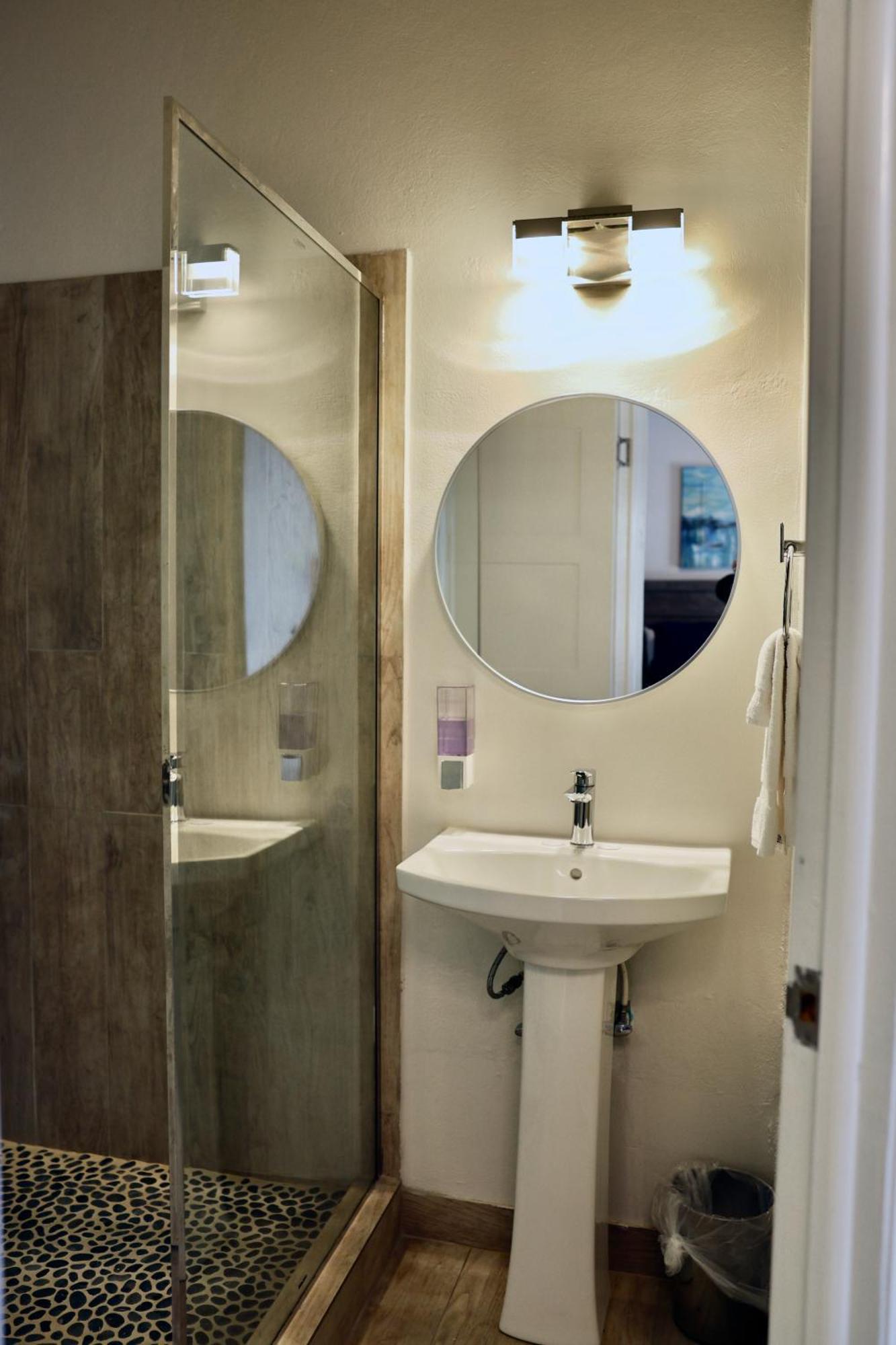 The Moxy Hotell English Harbour Exteriör bild