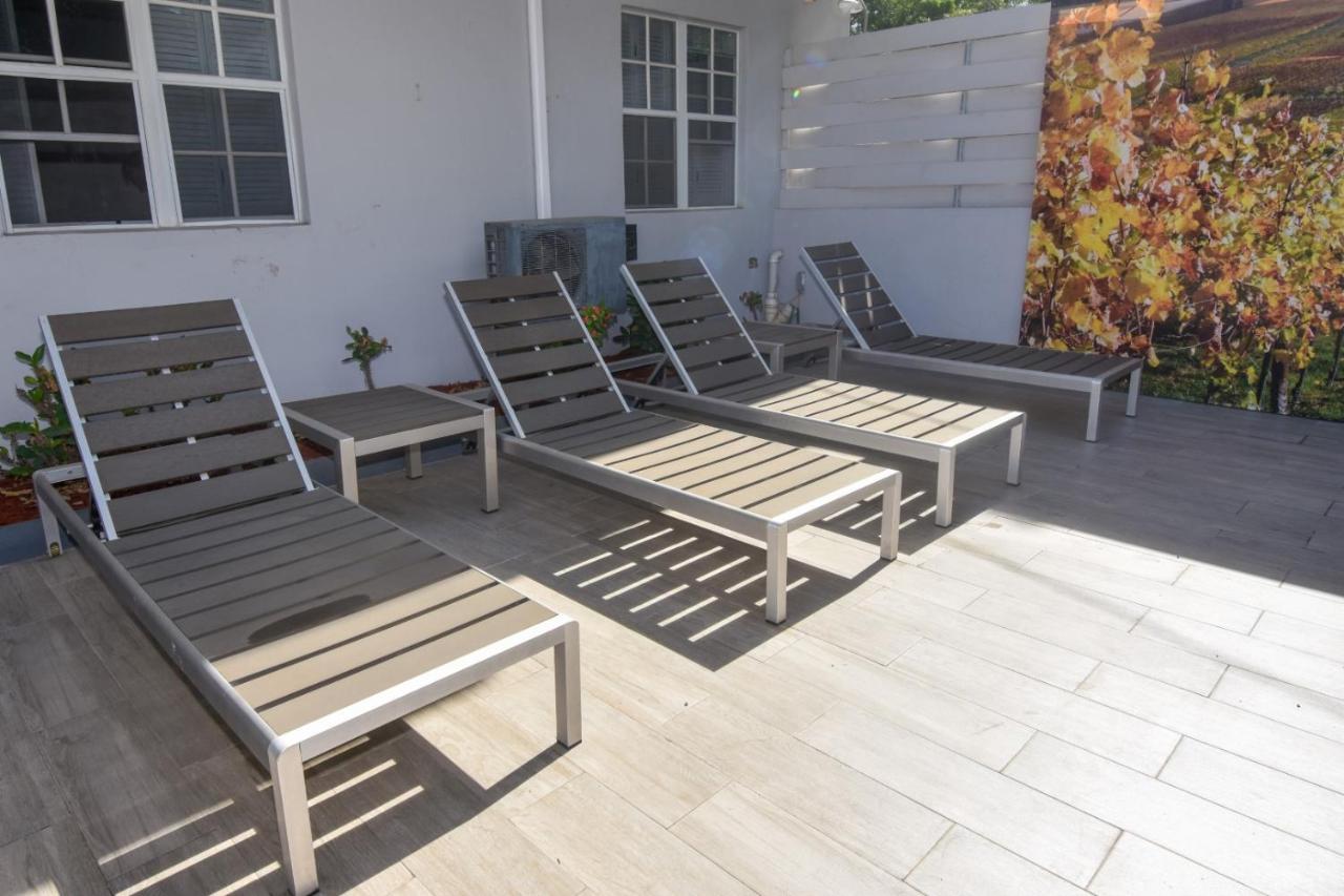 The Moxy Hotell English Harbour Exteriör bild